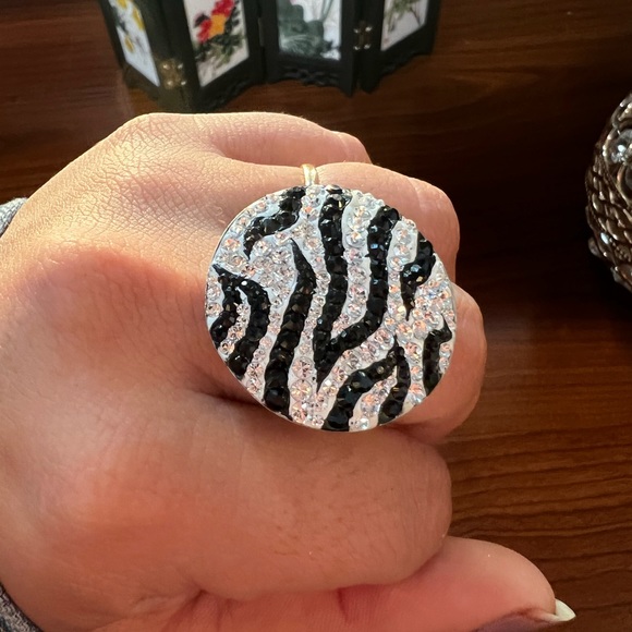 Swarov crystal black/white zebra ring - Picture 10 of 16